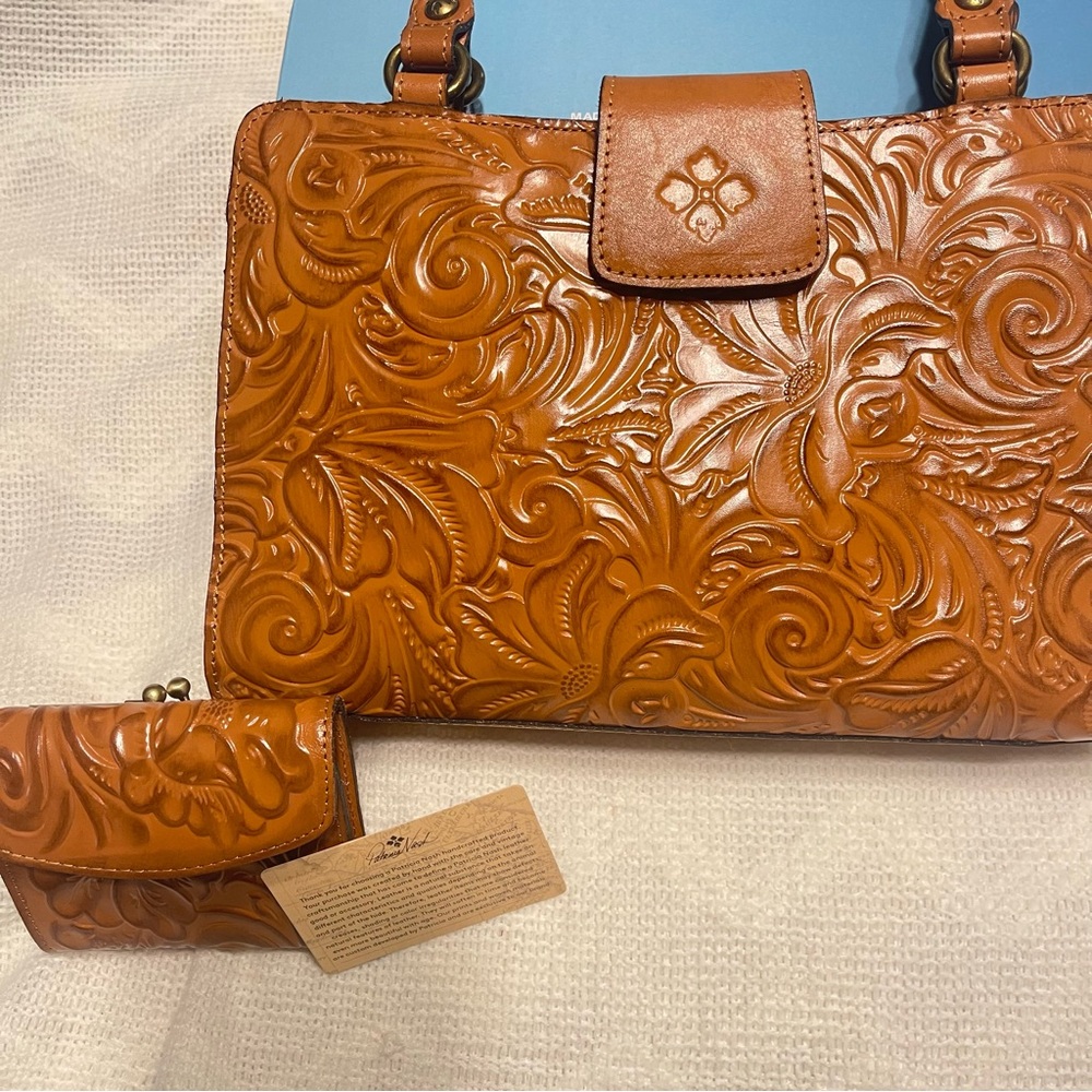 Just like new Patricia Nash handbag and matching wallet. - Picture 2 of 8